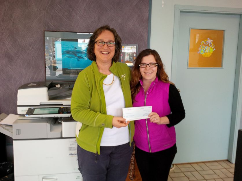 D.A.R.T.S. Executive Director Lorelei Martin presents cheque to Kelcy Travis of the Drumheller Humane Society