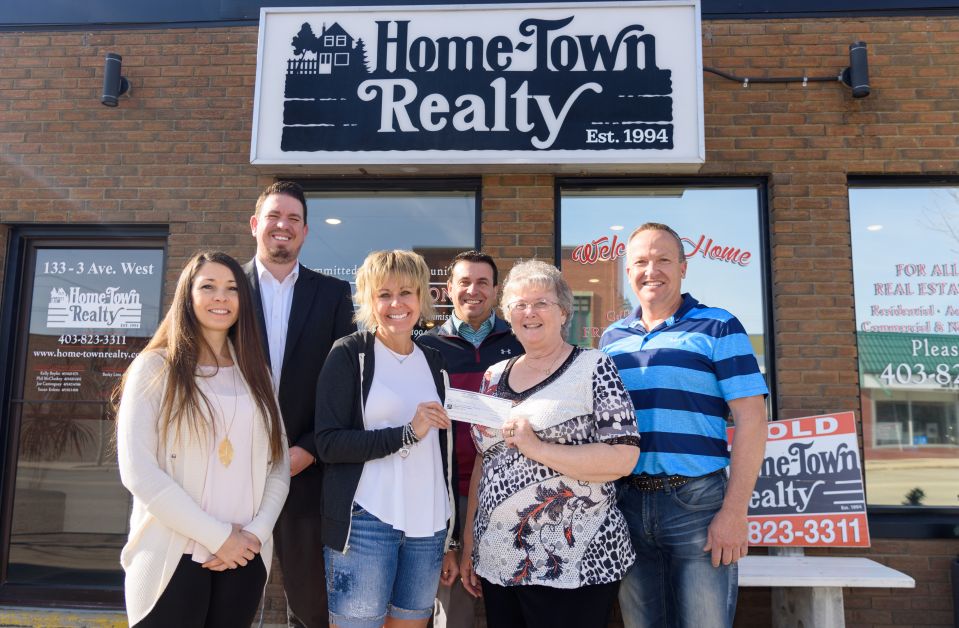 (l-r) Tina Buchberger, Kelly Boyko, Shawna Johnston, Phil McCluskey, Susan Kolenz, and Joe Castonguay stand for a group picture on Thursday, May 3 in front of Home-Town Realty’s office in Downtown Drumheller. Shawna Johnston of the MS Society accepted a cheque for $250 from Home-Town Realty. The MS Society will be hosting their annual Jayman Built MS Walk on Sunday, May 6 in support of MS research and programs. Mailphoto by Terri Huxley