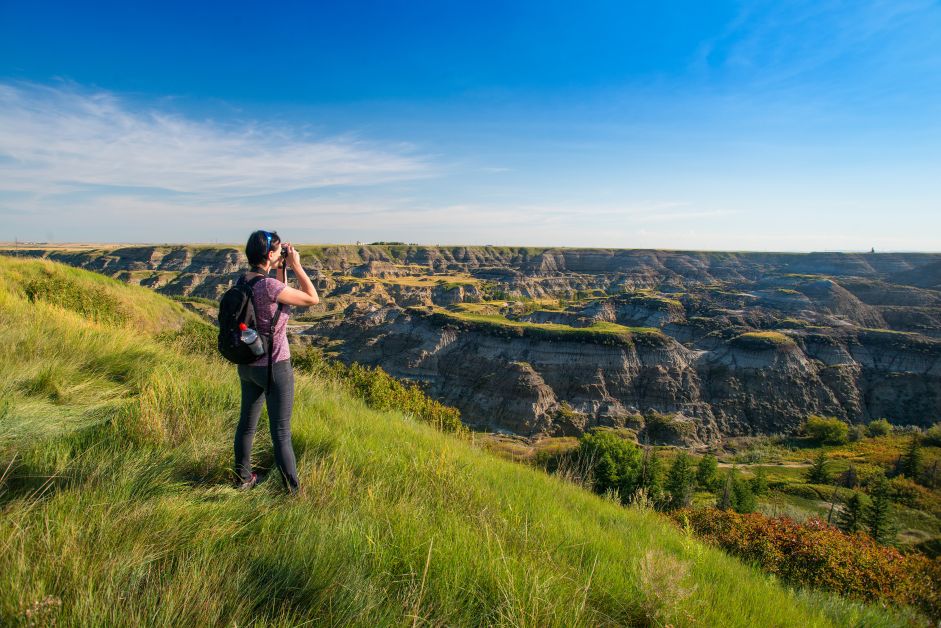 Horseshoe Canyon near Drumheller, Alberta. Photo by Robert Berdan