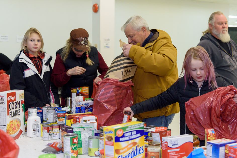 20171130 Sally Anne Food Drive TJH 0117