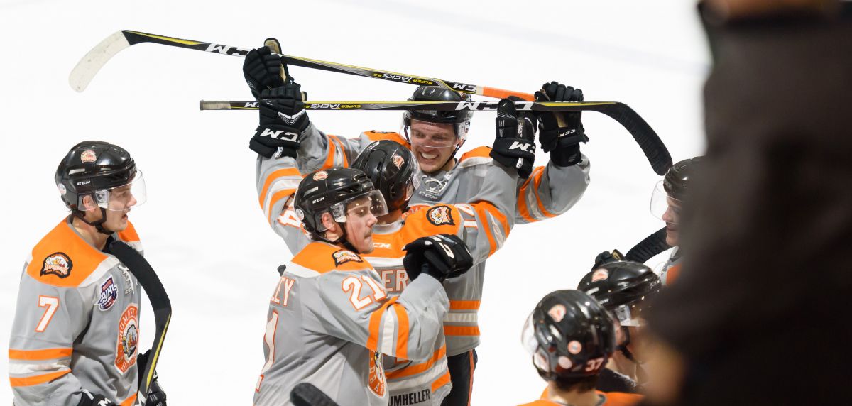 The Drumheller Dragons faced off against the Brooks Bandits for Game 4 of the second round of playoffs on Tuesday, March 20. This game was the final do or die for the Dragons as the Bandits won the last three games. The Dragons came out on top and won 3 – 2. Mailphoto by Terri Huxley